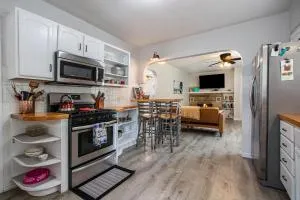 Square Toe's Last Resort - Michiana Shores