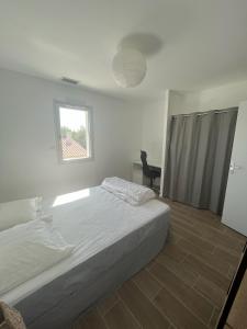 Villas Villa avec piscine, vue degagee sur la foret : photos des chambres