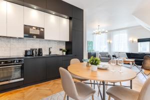 2BR 95m2 apartment in Old Town with Free Parking and Sauna!