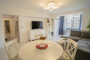 Luxury 2BR On Decebal Avenue