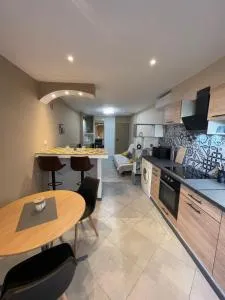 M&S STUDIO NEUF CLIMATISÉ CENTRE Historique - 维亚斯