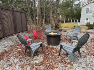 Charming Lake Community Bungalow - Alton