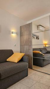 Grand studio rénové avec terrasse et clim !