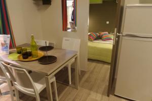Campings Camping Mobile Home U sole marinu : photos des chambres