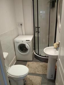 Balcony, sea view apartment next to port with parking