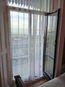 Balcony, sea view apartment next to port with parking