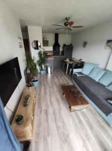 Appartement avec piscine, terrasse, vue sur les montagnes