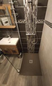 Appartement avec piscine, terrasse, vue sur les montagnes