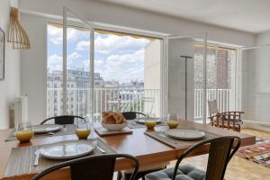 Light & Warm Flat with Balcony - Heart of Paris 15