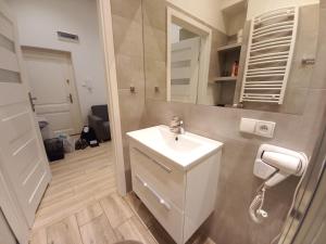 Old Town Apartments - B7