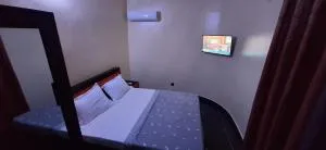 Room in Guest room - Royal Blue Guest House Bar Economy Double Bed - Aouya