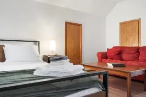 Spacious 7-Bedroom House in peaceful Milwaukie with WIFI, AC, Laundry - Lake Oswego