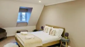 Modern Town House in Cotswolds - 3 double bedrooms - Ducklington