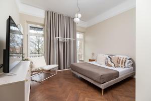 3 bedroom Apartment with the balcony - Rejtana 10