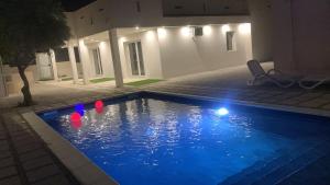 White houses luxury and pool