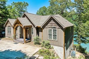 Waters Edge Holmstead