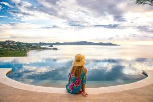 360 Splendor 308A-Ocean View 2 Br -Breakfast Included!