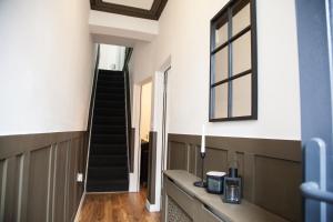 Entire Modern Home in Manchester and Near Peak District