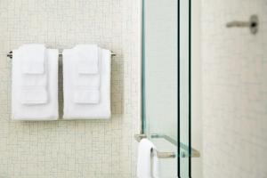 Queen Suite with Two Queen Beds room in Holiday Inn Express & Suites - Dakota Dunes an IHG Hotel