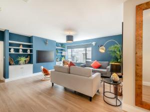 Station Street Apartment