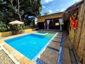 Lujosa villa con piscina y cine privado