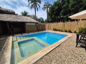 Lujosa villa con piscina y cine privado