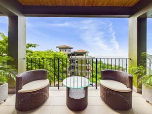 360 Splendor 405 Ocean View Condo- With Breakfast