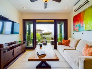 360 Splendor 405 Ocean View Condo- With Breakfast