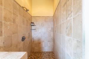 Casa Rosa- Luxury Ocean View 3 Bedroom Home