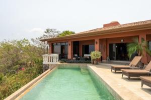 Casa Rosa- Luxury Ocean View 3 Bedroom Home