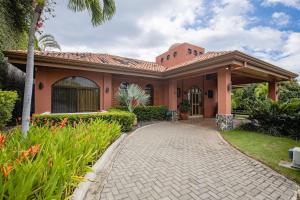 Casa Rosa- Luxury Ocean View 3 Bedroom Home