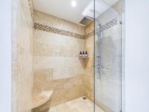 360 Splendor 404-Ocean View Condo- With Breakfast