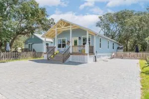 The Salty Anchor-Walk to Beach-Boat Ramp-Dogs OK - Usina Beach