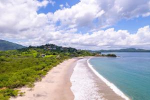 360 Splendor 205 Ocean View Condo- With Breakfast