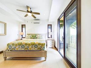 360 Splendor 206-Ocean View Condo-Breakfast Included!