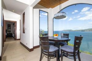 360 Splendor 101F-Ocean View Condo-Breakfast Included!