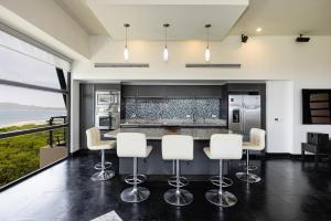 Condo La Perla 163, Ocean View 3 Bedroom Penthouse