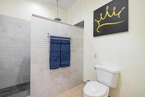 Sunrise 6- Ocean View 2 Br Condo, Steps To The Beach