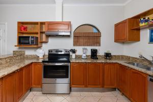 Sunrise 20- 3 Bedroom Ocean View Penthouse Condo