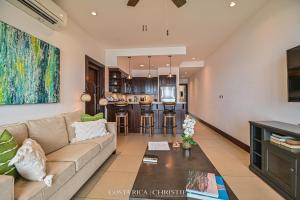360 Splendor 306-Ocean View Condo-Breakfast Included!