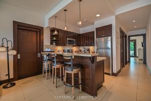 360 Splendor 306-Ocean View Condo-Breakfast Included!