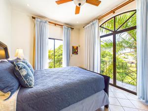 Sunrise 4-Beautiful 3Br Penthouse Condo