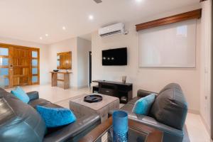 Casa De Los Sueños, Brand New Ocean View Home On 125 Acres!