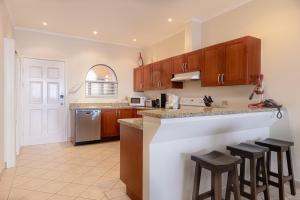 Sunrise 48- 3 Bedroom Ocean View Penthouse Condo