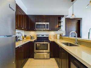 360 Splendor 301-Ocean View Condo-Breakfast Included!