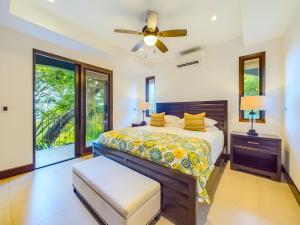 360 Splendor 301-Ocean View Condo-Breakfast Included!