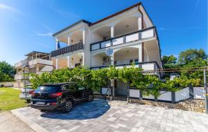 2 Bedroom Awesome Apartment In Rtina