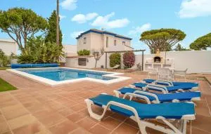 Lovely Home In Chiclana De La Frontera - San Fernando