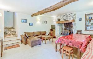 4 Bedroom Cozy Home In Monthuchon