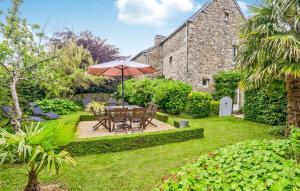 4 Bedroom Cozy Home In Monthuchon